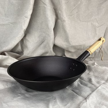 13" (33cm) Spun Iron Wok with Lid
